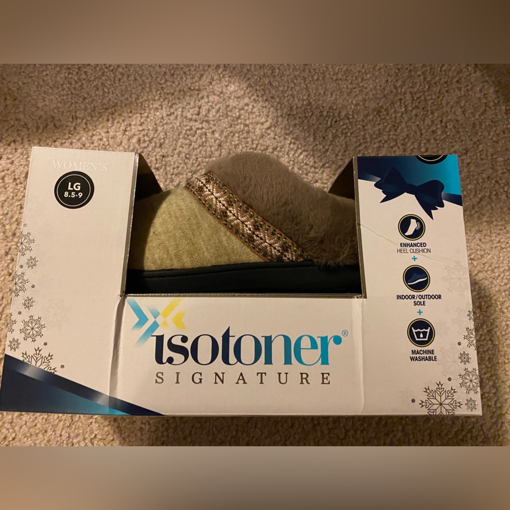 Women’s isotoner slippers size Large (8.5-9) new with tag